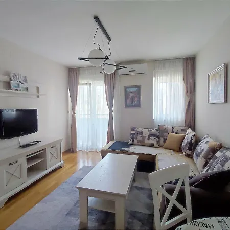 Point Apartment *