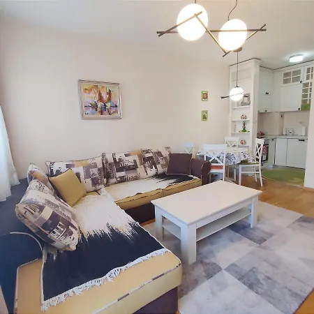 Point Apartment *