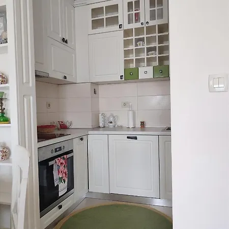 Point Apartment *
